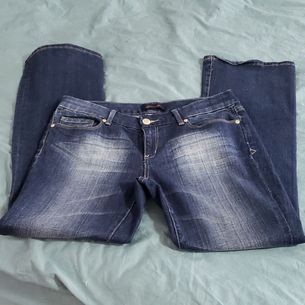 Seven7. EUC. Distressed, Straight Leg, Embleshed Pockets Jeans. Size 12.